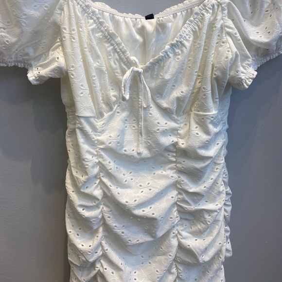Ruffled White dress,Size Medium. Bought from H&M, Brand new in perfect condition - Picture 2 of 2